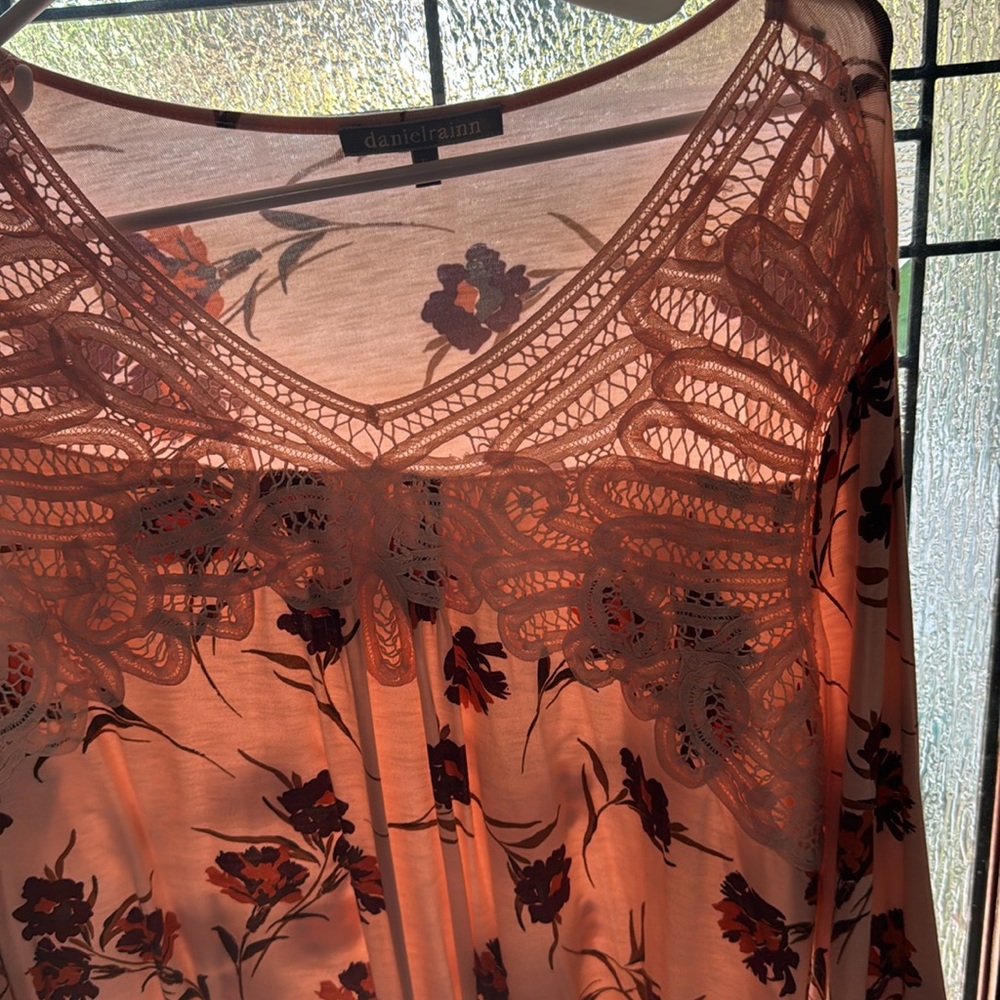 Daniel Rainn- XL floral lace blouse, long sleeve, light and airy - Picture 6 of 6